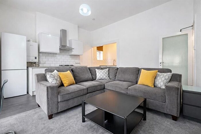 2 Bedroom Flat To Rent In Richmond Road, Roath, CF24