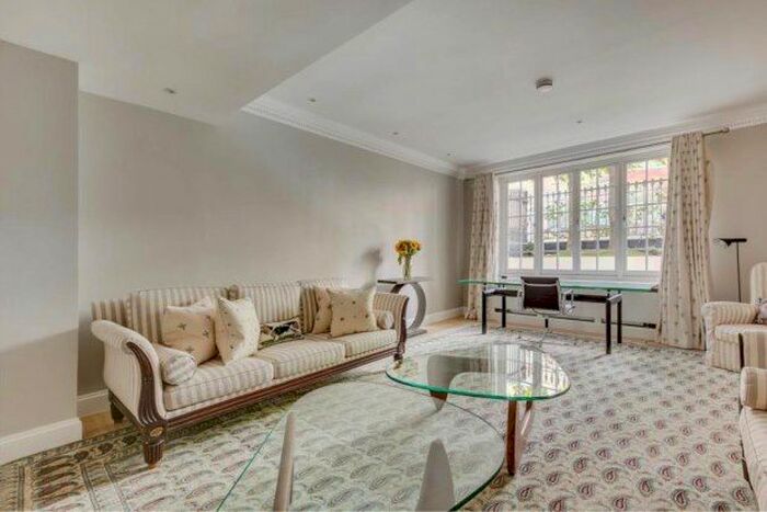 3 Bedroom Flat To Rent In Belgrave Place, London, SW1X