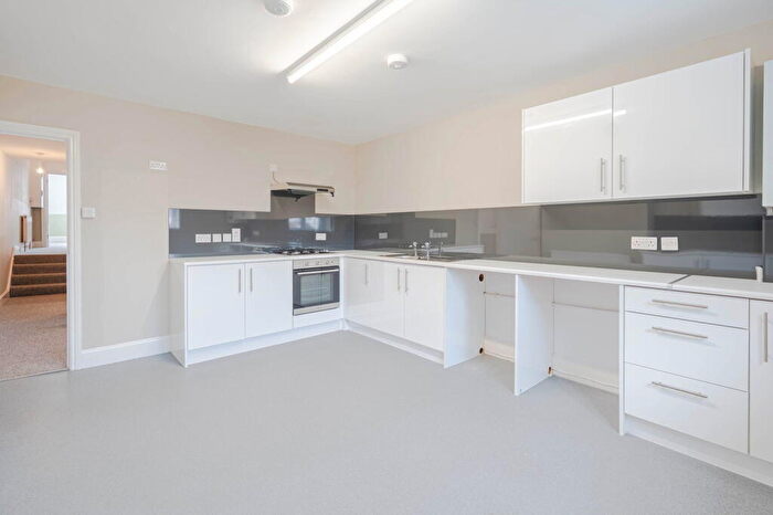 2 Bedroom Apartment To Rent In Southbourne Grove, Bournemouth, BH6