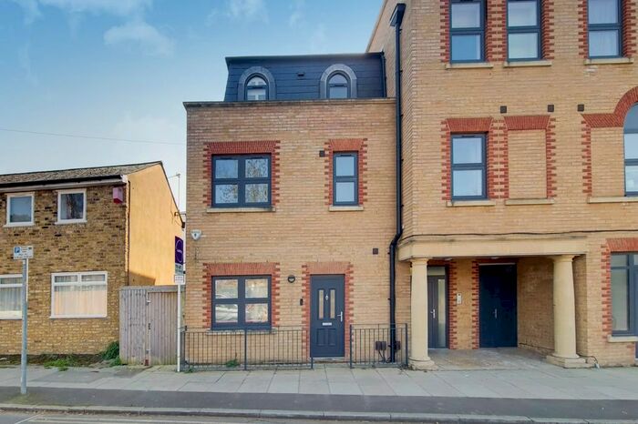 4 Bedroom Semi-Detached House To Rent In Henfield Road, Wimbledon, SW19