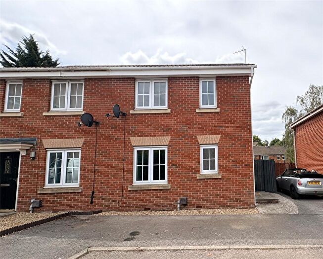 3 Bedroom End Of Terrace House To Rent In Read Close, Fernwood, Newark, Nottinghamshire, NG24