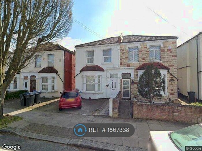 2 Bedroom Flat To Rent In Goring Road, London, N11