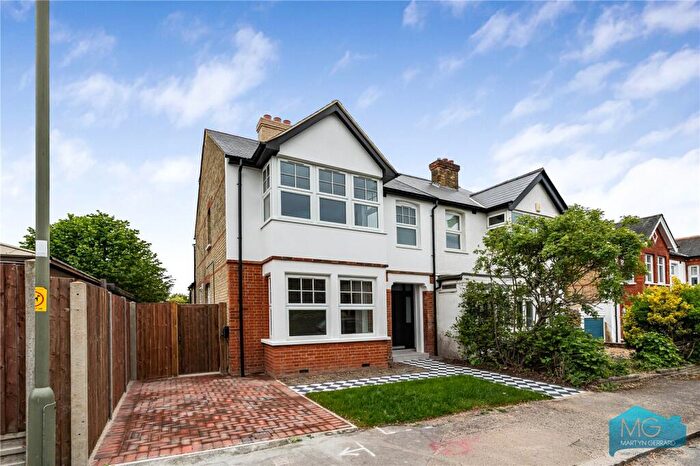 4 Bedroom Semi-Detached House For Sale In Pank Avenue, Barnet, EN5
