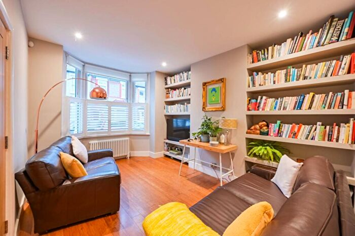 1 Bedroom Flat For Sale In Salisbury Road, Chingford, London, E4