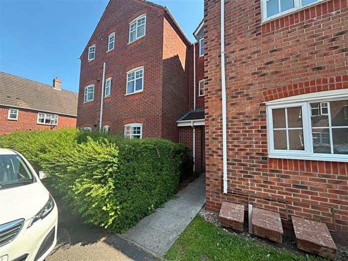 2 Bedroom Flat To Rent In Mulberry Drive, Lichfield, WS13
