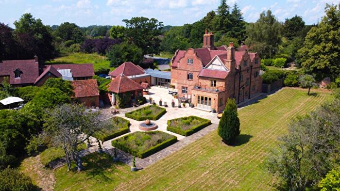 4 Bedroom Manor House To Rent In Bagshot Road, Chobham, GU24