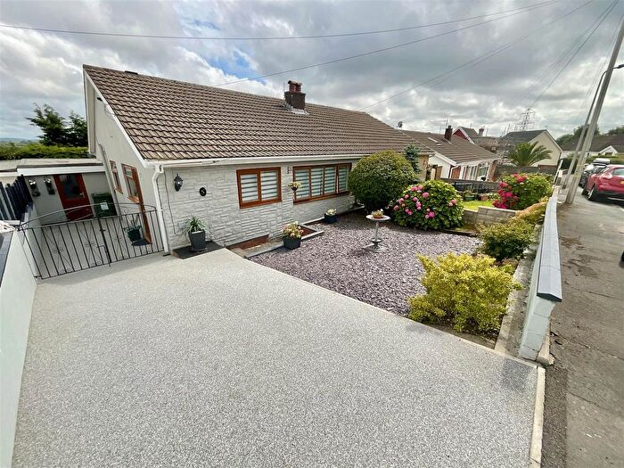 2 Bedroom Semi-Detached Bungalow For Sale In Oaklands, Llanelli, SA14