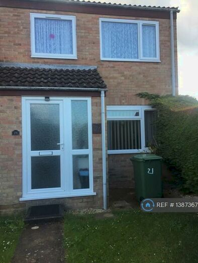 3 Bedroom Semi-Detached House To Rent In Hawk Close, Fareham, PO14