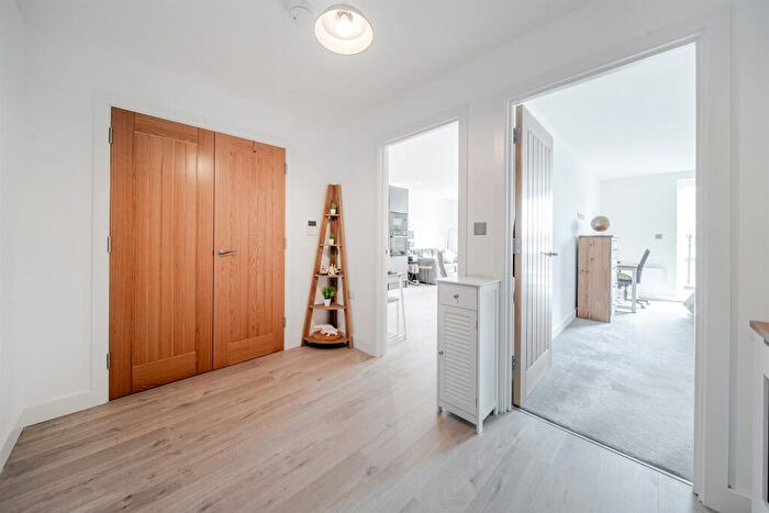1 Bedroom Apartment For Sale In Clivemont Road, Maidenhead, SL6