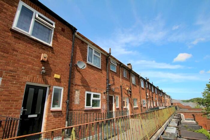 3 Bedroom Maisonette To Rent In Ridingleaze, Lawrence Weston, Bristol, BS11
