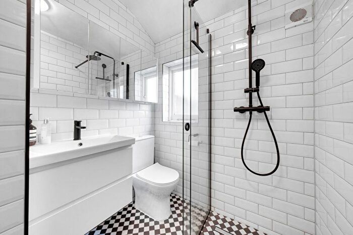 2 Bedroom Flat For Sale In Rita Road, London, SW8