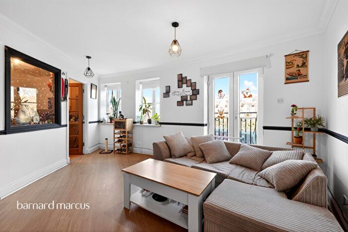 2 Bedroom Flat For Sale In Horseferry Road, London, E14