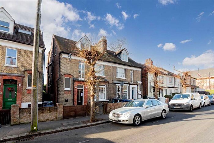 1 Bedroom Flat To Rent In Elm Grove, Cricklewood, NW2