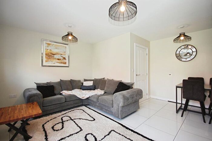 2 Bedroom Semi-Detached House For Sale In Upperfield Road, Warwick, CV34