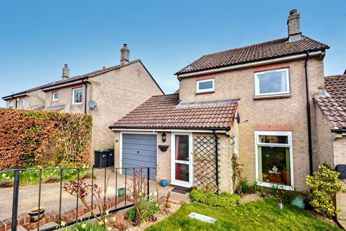 3 Bedroom Link Detached House For Sale In Paynes Close, Piddlehinton, Dorchester, DT2