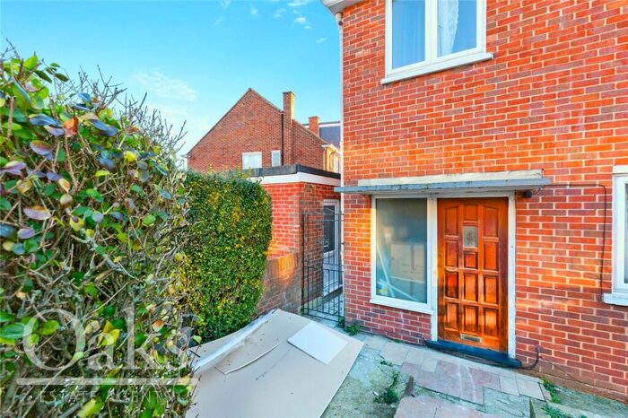 Apartment To Rent In Thurlestone Road, West Norwood, SE27