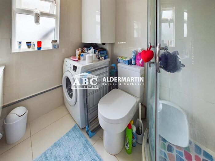1 Bedroom Apartment For Sale In Endersleigh Gardens, London, NW4