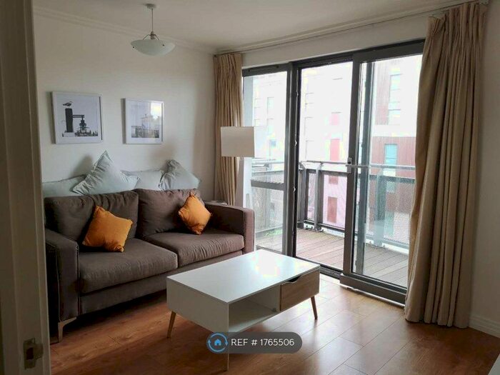 2 Bedroom Flat To Rent In Trentham Court, London, W3