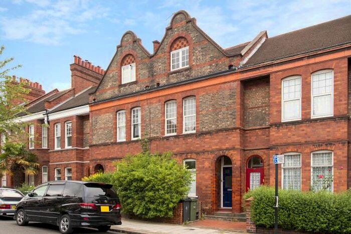 2 Bedroom Flat To Rent In Barcombe Avenue, London, SW2