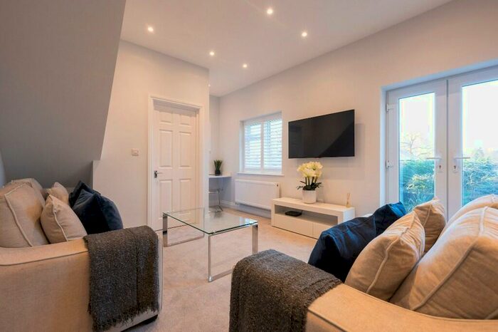 2 Bedroom Apartment To Rent In Kennel Ride, Ascot, Berkshire, SL5