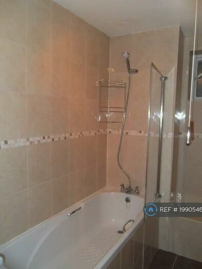 3 Bedroom Flat To Rent In Wiseman Court, London, SE19