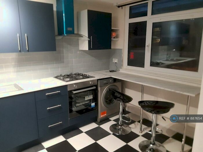 3 Bedroom Flat To Rent In Flaxman Road, London, SE5
