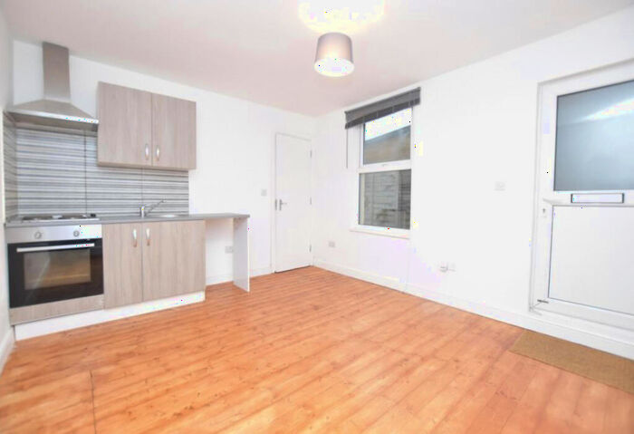 Studio To Rent In High Street, London, SE25
