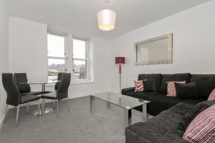 3 Bedroom Flat To Rent In Strathmore Avenue, Strathmartine, Dundee, DD3