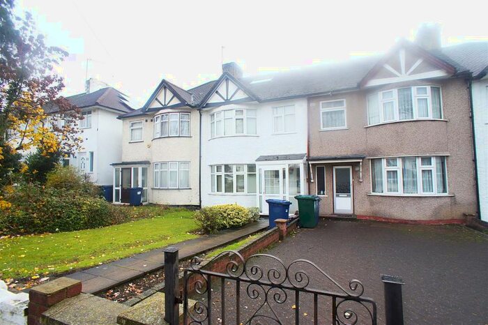 Flat To Rent In Osidge Lane, Southgate, London, N14