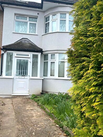 Studio To Rent In Rugby Close, Harrow, HA1