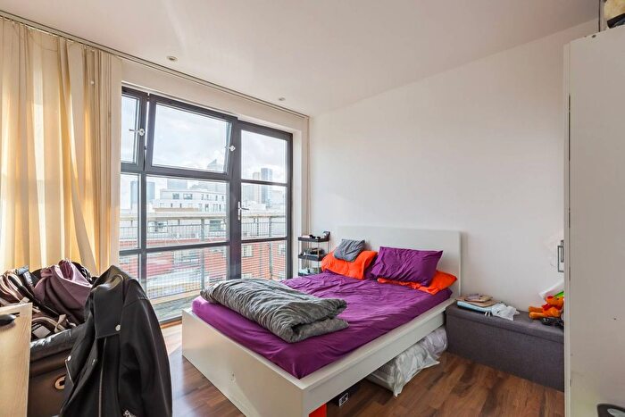 2 Bedroom Flat For Sale In Tower Hamletts, Tower Hamlets, London, E14