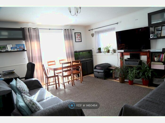 2 Bedroom Flat To Rent In Laburnham Court, Sutton, SM1