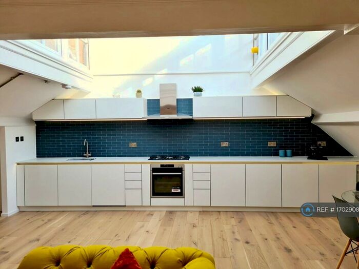 2 Bedroom Flat To Rent In Royal Gate Apartments, London, E9