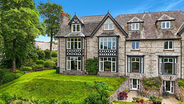 3 Bedroom Flat For Sale In Redhills Road, Carnforth, LA5