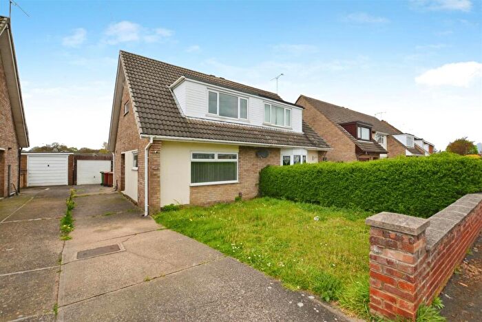 3 Bedroom Semi Detached House For Sale In Byfield Road, Scunthorpe, DN17