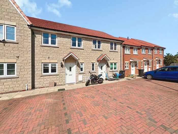 3 Bedroom Terraced House For Sale In Foxlands Close, Walton, BA16
