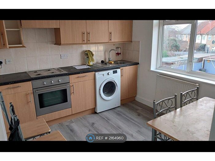 1 Bedroom Flat To Rent In Winmill Road, Dagenham, RM8