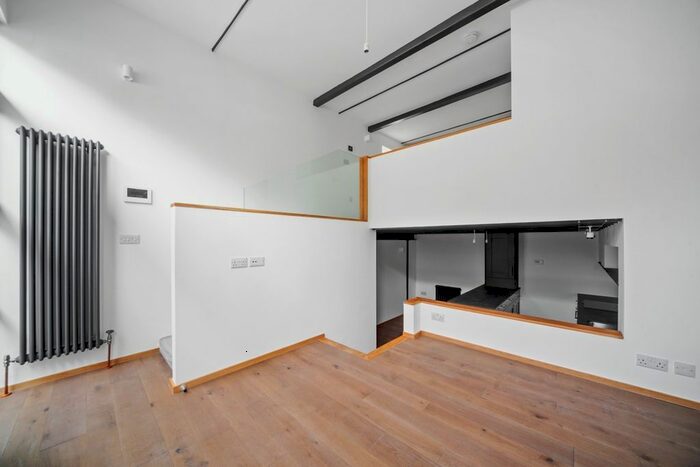 1 Bedroom Mews To Rent In Printers Mews, Teddington, TW11