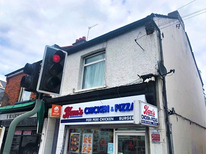 1 Bedroom Flat To Rent In Harwoods Road, Watford, WD18