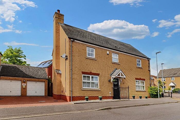4 Bedroom Detached House For Sale In Maskell Drive, Bedford, MK41