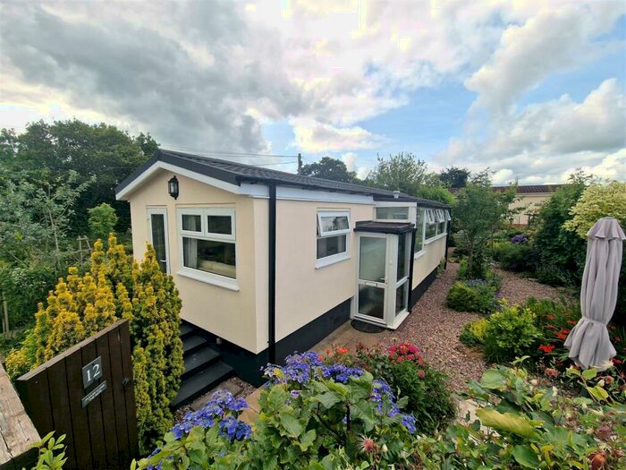 2 Bedroom Park Home For Sale In Tregadillett, Launceston, PL15