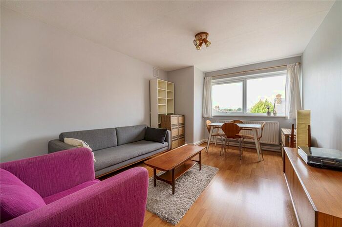 2 Bedroom Flat To Rent In Crystal Palace Road, East Dulwich, London, SE22