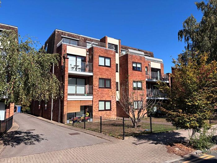 2 Bedroom Flat For Sale In Bromley Road, Beckenham, BR3
