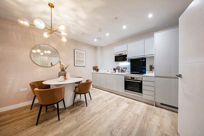 1 Bedroom Flat For Sale In North Woolwich Road, London, London, E16