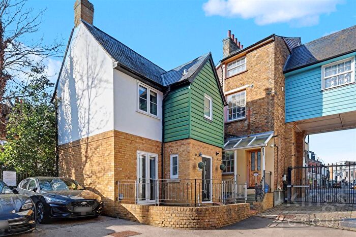 2 Bedroom Detached House For Sale In Town Mill Mews, Hertford, SG14