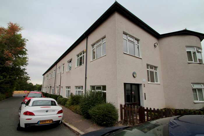 1 Bedroom Flat To Rent In Guys Retreat, North End, Buckhurst Hill, IG9