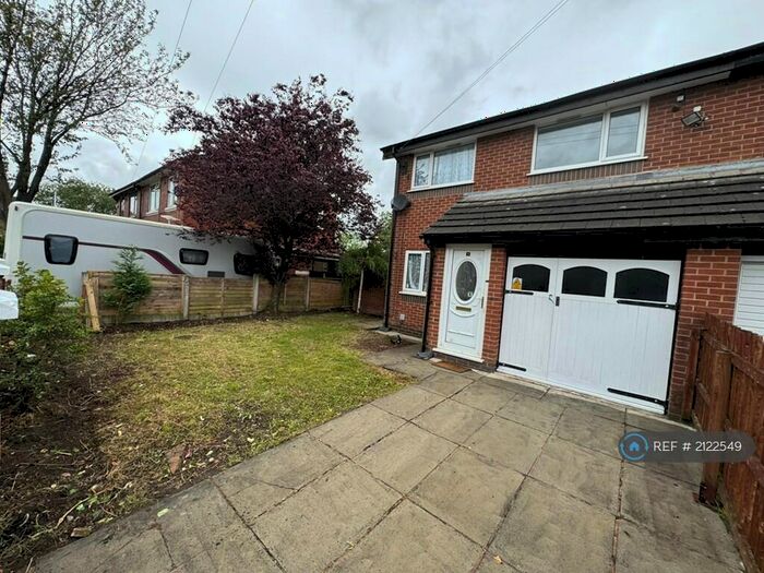 3 Bedroom Semi-Detached House To Rent In Derwent Drive, Bury, BL9