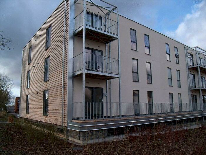 2 Bedroom Flat To Rent In Lime Tree Square, Street, BA16