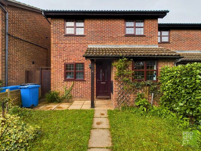 4 Bedroom Semi-Detached House To Rent In Wagner Close, Maidenhead, Berkshire, SL6