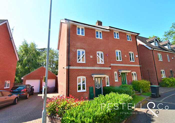 4 Bedroom Semi-Detached House For Sale In Jordon Close, Stansted, CM24